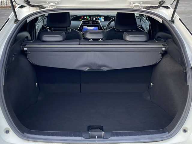 トヨタ プリウス A ツーリングセレクション 山梨県 2019(平31)年 4.1万km ホワイトパールクリスタルシャイン トヨタセーフティセンス/　・レーンディパーチャーアラート/　・レーダークルーズコントロール/　・オートマチックハイビーム/　・プリクラッシュセーフティシステム/　・クリアランスソナー/　・パーキングサポートブレーキ/　・ブラインドスポットモニター/　・リアクロストラフィックアラート/TRDエアロ/　(フロント、サイド、リア)/純正SDナビ/　(CD/DVD/SD/USB/BT/フルセグ)/バックカメラ/LEDオートライト/LEDフォグランプ/シートヒーター/純正17インチアルミホイール/スマートキー/ビルトインETC2.0