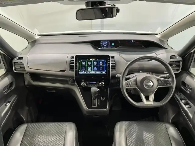 日産 セレナ ハイウェイスター V 愛知県 2020(令2)年 7.4万km ブリリアントホワイトパール 2トーン 純正10インチナビ/フリップダウンモニター/フロントエアロ/衝突軽減ブレーキ/両側電動スライドドア/アラウンドビューモニター/ビルトインETC/LEDヘッドライト/クルーズコントロール/ドライブレコーダー/ブラインドスポットモニター/フルセグTV/Bluetooth/コーナーセンサー/レーンキープアシスト/HDMI接続/プッシュスタート/USB接続/スマートキー/CD/DVD再生/アイドリングストップ/ミュージックサーバー/ミュージックプレイヤー接続/純正フロアマット/純正アルミホイール/オートライト/防水シート/禁煙車/後期モデル/2トーンカラー/ウィンカーミラー/電動格納ミラー/フォグランプ/Wエアコン/3列シート/ハンズフリーパワースライドドア/横滑り防止装置