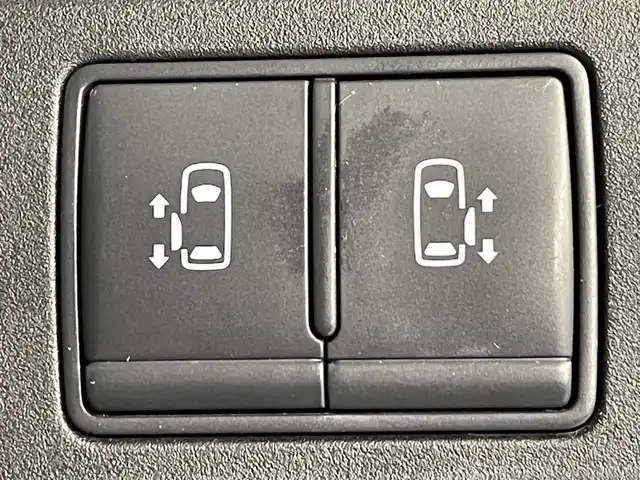 日産 セレナ ハイウェイスター V 愛知県 2020(令2)年 7.4万km ブリリアントホワイトパール 2トーン 純正10インチナビ/フリップダウンモニター/フロントエアロ/衝突軽減ブレーキ/両側電動スライドドア/アラウンドビューモニター/ビルトインETC/LEDヘッドライト/クルーズコントロール/ドライブレコーダー/ブラインドスポットモニター/フルセグTV/Bluetooth/コーナーセンサー/レーンキープアシスト/HDMI接続/プッシュスタート/USB接続/スマートキー/CD/DVD再生/アイドリングストップ/ミュージックサーバー/ミュージックプレイヤー接続/純正フロアマット/純正アルミホイール/オートライト/防水シート/禁煙車/後期モデル/2トーンカラー/ウィンカーミラー/電動格納ミラー/フォグランプ/Wエアコン/3列シート/ハンズフリーパワースライドドア/横滑り防止装置