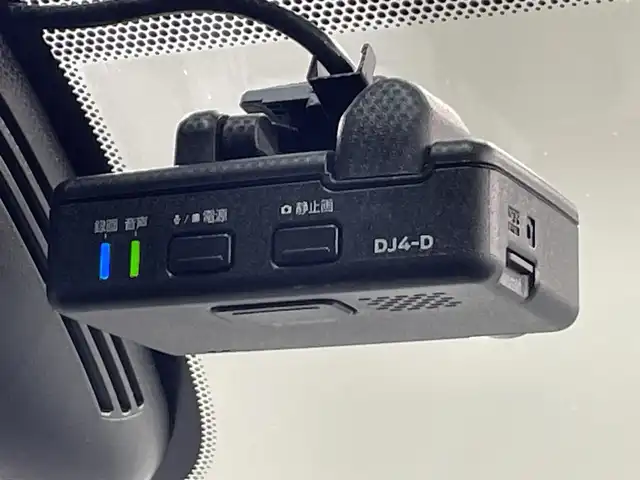 日産 セレナ ハイウェイスター V 愛知県 2020(令2)年 7.4万km ブリリアントホワイトパール 2トーン 純正10インチナビ/フリップダウンモニター/フロントエアロ/衝突軽減ブレーキ/両側電動スライドドア/アラウンドビューモニター/ビルトインETC/LEDヘッドライト/クルーズコントロール/ドライブレコーダー/ブラインドスポットモニター/フルセグTV/Bluetooth/コーナーセンサー/レーンキープアシスト/HDMI接続/プッシュスタート/USB接続/スマートキー/CD/DVD再生/アイドリングストップ/ミュージックサーバー/ミュージックプレイヤー接続/純正フロアマット/純正アルミホイール/オートライト/防水シート/禁煙車/後期モデル/2トーンカラー/ウィンカーミラー/電動格納ミラー/フォグランプ/Wエアコン/3列シート/ハンズフリーパワースライドドア/横滑り防止装置