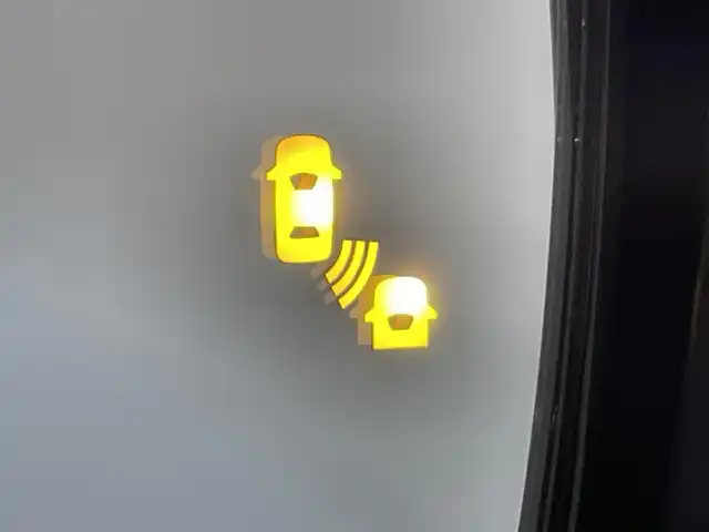 日産 セレナ ハイウェイスター V 愛知県 2020(令2)年 7.4万km ブリリアントホワイトパール 2トーン 純正10インチナビ/フリップダウンモニター/フロントエアロ/衝突軽減ブレーキ/両側電動スライドドア/アラウンドビューモニター/ビルトインETC/LEDヘッドライト/クルーズコントロール/ドライブレコーダー/ブラインドスポットモニター/フルセグTV/Bluetooth/コーナーセンサー/レーンキープアシスト/HDMI接続/プッシュスタート/USB接続/スマートキー/CD/DVD再生/アイドリングストップ/ミュージックサーバー/ミュージックプレイヤー接続/純正フロアマット/純正アルミホイール/オートライト/防水シート/禁煙車/後期モデル/2トーンカラー/ウィンカーミラー/電動格納ミラー/フォグランプ/Wエアコン/3列シート/ハンズフリーパワースライドドア/横滑り防止装置