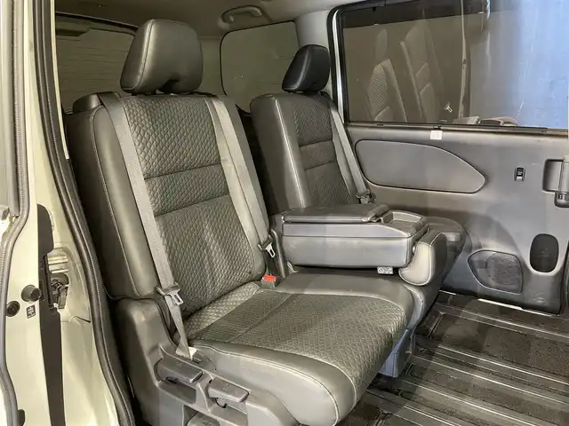 日産 セレナ ハイウェイスター V 愛知県 2020(令2)年 7.4万km ブリリアントホワイトパール 2トーン 純正10インチナビ/フリップダウンモニター/フロントエアロ/衝突軽減ブレーキ/両側電動スライドドア/アラウンドビューモニター/ビルトインETC/LEDヘッドライト/クルーズコントロール/ドライブレコーダー/ブラインドスポットモニター/フルセグTV/Bluetooth/コーナーセンサー/レーンキープアシスト/HDMI接続/プッシュスタート/USB接続/スマートキー/CD/DVD再生/アイドリングストップ/ミュージックサーバー/ミュージックプレイヤー接続/純正フロアマット/純正アルミホイール/オートライト/防水シート/禁煙車/後期モデル/2トーンカラー/ウィンカーミラー/電動格納ミラー/フォグランプ/Wエアコン/3列シート/ハンズフリーパワースライドドア/横滑り防止装置