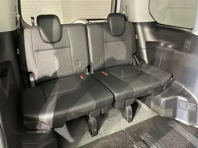 日産 セレナ ハイウェイスター V 愛知県 2020(令2)年 7.4万km ブリリアントホワイトパール 2トーン 純正10インチナビ/フリップダウンモニター/フロントエアロ/衝突軽減ブレーキ/両側電動スライドドア/アラウンドビューモニター/ビルトインETC/LEDヘッドライト/クルーズコントロール/ドライブレコーダー/ブラインドスポットモニター/フルセグTV/Bluetooth/コーナーセンサー/レーンキープアシスト/HDMI接続/プッシュスタート/USB接続/スマートキー/CD/DVD再生/アイドリングストップ/ミュージックサーバー/ミュージックプレイヤー接続/純正フロアマット/純正アルミホイール/オートライト/防水シート/禁煙車/後期モデル/2トーンカラー/ウィンカーミラー/電動格納ミラー/フォグランプ/Wエアコン/3列シート/ハンズフリーパワースライドドア/横滑り防止装置