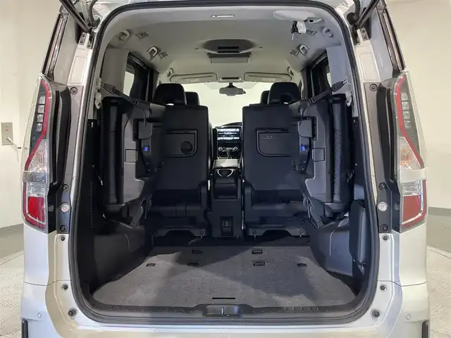 日産 セレナ ハイウェイスター V 愛知県 2020(令2)年 7.4万km ブリリアントホワイトパール 2トーン 純正10インチナビ/フリップダウンモニター/フロントエアロ/衝突軽減ブレーキ/両側電動スライドドア/アラウンドビューモニター/ビルトインETC/LEDヘッドライト/クルーズコントロール/ドライブレコーダー/ブラインドスポットモニター/フルセグTV/Bluetooth/コーナーセンサー/レーンキープアシスト/HDMI接続/プッシュスタート/USB接続/スマートキー/CD/DVD再生/アイドリングストップ/ミュージックサーバー/ミュージックプレイヤー接続/純正フロアマット/純正アルミホイール/オートライト/防水シート/禁煙車/後期モデル/2トーンカラー/ウィンカーミラー/電動格納ミラー/フォグランプ/Wエアコン/3列シート/ハンズフリーパワースライドドア/横滑り防止装置