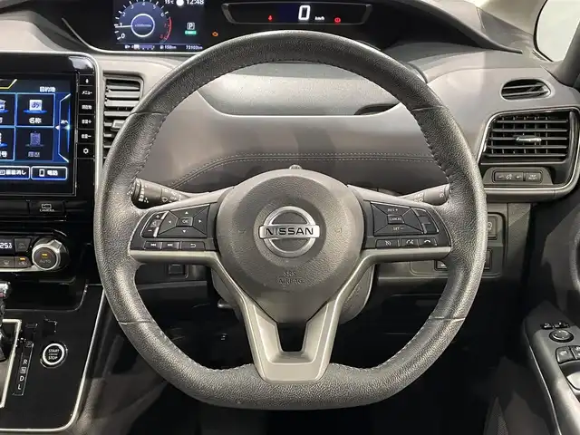 日産 セレナ ハイウェイスター V 愛知県 2020(令2)年 7.4万km ブリリアントホワイトパール 2トーン 純正10インチナビ/フリップダウンモニター/フロントエアロ/衝突軽減ブレーキ/両側電動スライドドア/アラウンドビューモニター/ビルトインETC/LEDヘッドライト/クルーズコントロール/ドライブレコーダー/ブラインドスポットモニター/フルセグTV/Bluetooth/コーナーセンサー/レーンキープアシスト/HDMI接続/プッシュスタート/USB接続/スマートキー/CD/DVD再生/アイドリングストップ/ミュージックサーバー/ミュージックプレイヤー接続/純正フロアマット/純正アルミホイール/オートライト/防水シート/禁煙車/後期モデル/2トーンカラー/ウィンカーミラー/電動格納ミラー/フォグランプ/Wエアコン/3列シート/ハンズフリーパワースライドドア/横滑り防止装置