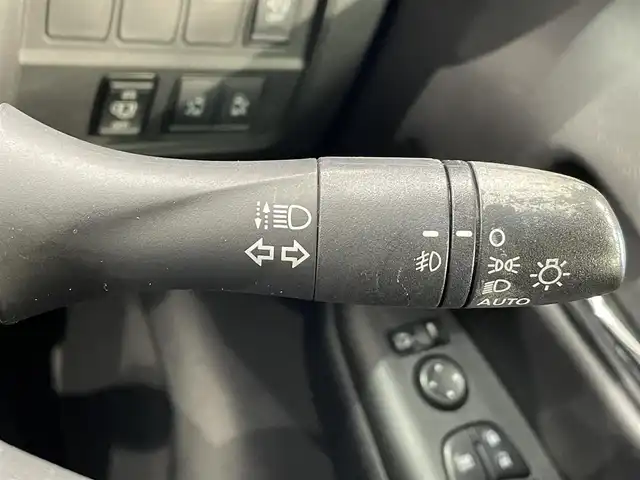 日産 セレナ ハイウェイスター V 愛知県 2020(令2)年 7.4万km ブリリアントホワイトパール 2トーン 純正10インチナビ/フリップダウンモニター/フロントエアロ/衝突軽減ブレーキ/両側電動スライドドア/アラウンドビューモニター/ビルトインETC/LEDヘッドライト/クルーズコントロール/ドライブレコーダー/ブラインドスポットモニター/フルセグTV/Bluetooth/コーナーセンサー/レーンキープアシスト/HDMI接続/プッシュスタート/USB接続/スマートキー/CD/DVD再生/アイドリングストップ/ミュージックサーバー/ミュージックプレイヤー接続/純正フロアマット/純正アルミホイール/オートライト/防水シート/禁煙車/後期モデル/2トーンカラー/ウィンカーミラー/電動格納ミラー/フォグランプ/Wエアコン/3列シート/ハンズフリーパワースライドドア/横滑り防止装置