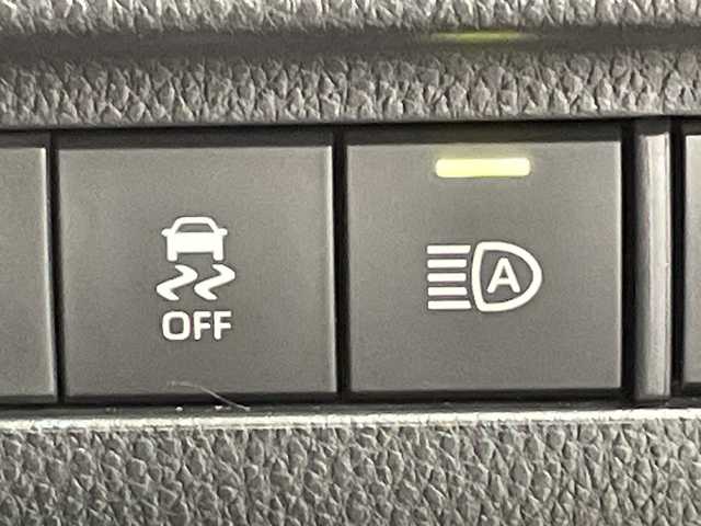 トヨタ ハリアー G 岐阜県 2025(令7)年 0.6万km プラチナホワイトパールマイカ 12.3インチ純正ディスプレイオーディオ/ナビ/Bluetooth/USB/フルセグTV/バックモニター/トヨタセーフティセンス/パーキングサポートブレーキ/プリクラッシュセーフティシステム/レーントレーシングアシスト/レーダークルーズコントロール/オートマチックハイビーム/ブラインドスポットモニター/リヤクロストラフィックアラート/デジタルインナーミラー/パワーリアゲート/ドライブレコーダー/ETC/電動チルト＆テレスコピックステアリング/パワーシート/ハーフレザーシート/革巻きステアリング/ステアリングリモコン/オートLEDヘッドライト/フォグランプ/純正フロアマット/純正18インチアルミホイール