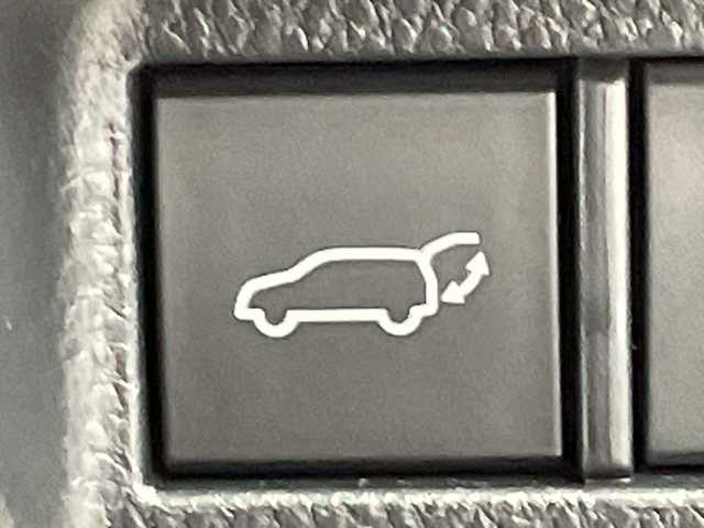 トヨタ ハリアー G 岐阜県 2025(令7)年 0.6万km プラチナホワイトパールマイカ 12.3インチ純正ディスプレイオーディオ/ナビ/Bluetooth/USB/フルセグTV/バックモニター/トヨタセーフティセンス/パーキングサポートブレーキ/プリクラッシュセーフティシステム/レーントレーシングアシスト/レーダークルーズコントロール/オートマチックハイビーム/ブラインドスポットモニター/リヤクロストラフィックアラート/デジタルインナーミラー/パワーリアゲート/ドライブレコーダー/ETC/電動チルト＆テレスコピックステアリング/パワーシート/ハーフレザーシート/革巻きステアリング/ステアリングリモコン/オートLEDヘッドライト/フォグランプ/純正フロアマット/純正18インチアルミホイール