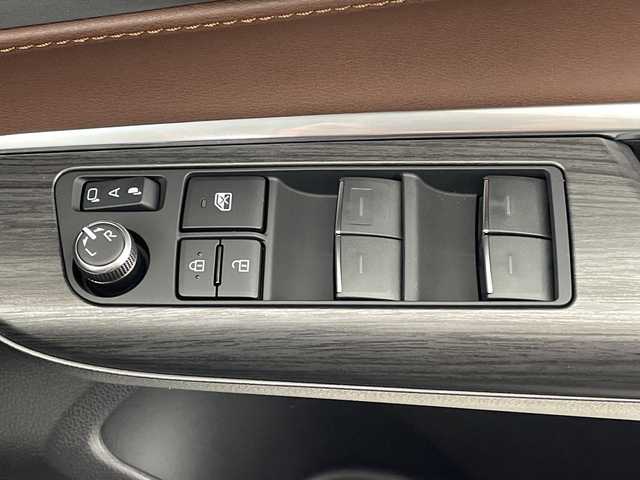 トヨタ ハリアー G 岐阜県 2025(令7)年 0.6万km プラチナホワイトパールマイカ 12.3インチ純正ディスプレイオーディオ/ナビ/Bluetooth/USB/フルセグTV/バックモニター/トヨタセーフティセンス/パーキングサポートブレーキ/プリクラッシュセーフティシステム/レーントレーシングアシスト/レーダークルーズコントロール/オートマチックハイビーム/ブラインドスポットモニター/リヤクロストラフィックアラート/デジタルインナーミラー/パワーリアゲート/ドライブレコーダー/ETC/電動チルト＆テレスコピックステアリング/パワーシート/ハーフレザーシート/革巻きステアリング/ステアリングリモコン/オートLEDヘッドライト/フォグランプ/純正フロアマット/純正18インチアルミホイール