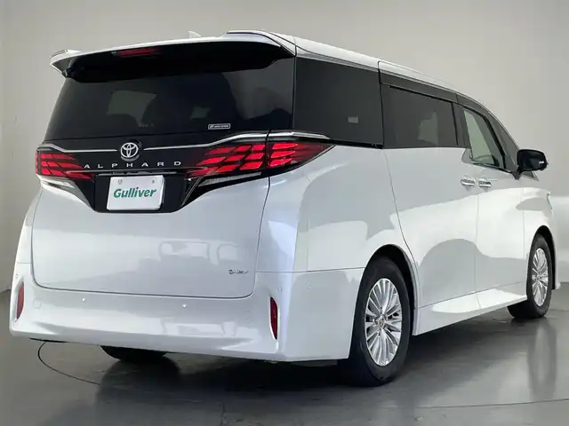 トヨタ アルファードハイブリット Z 愛知県 2024(令6)年 0.6万km プラチナホワイトパールマイカ 純正１４型DA　ムーンルーフ　HDMI　黒革　BSM　全方位カメラ　パーキングアシスト　追従クルコン　フルセグ　ETC２.0 ドラレコ　セーフティセンス　メモリーシート　パドルシフト　エアシート　禁煙　ステアリングヒーター　１５００W１００V充電　ワイヤレス充電　nanoe-X LEDオートライト　フォグランプ　純正フロアマット　USB　Bluetooth　コーナーセンサー　プッシュスタート　スマートキー　スペアタイヤ アドバンスドパーク
