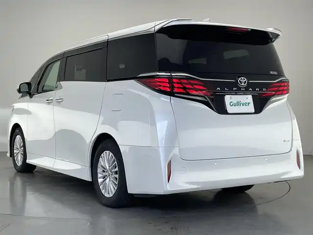 トヨタ アルファードハイブリット Z 愛知県 2024(令6)年 0.6万km プラチナホワイトパールマイカ 純正１４型DA　ムーンルーフ　HDMI　黒革　BSM　全方位カメラ　パーキングアシスト　追従クルコン　フルセグ　ETC２.0 ドラレコ　セーフティセンス　メモリーシート　パドルシフト　エアシート　禁煙　ステアリングヒーター　１５００W１００V充電　ワイヤレス充電　nanoe-X LEDオートライト　フォグランプ　純正フロアマット　USB　Bluetooth　コーナーセンサー　プッシュスタート　スマートキー　スペアタイヤ アドバンスドパーク