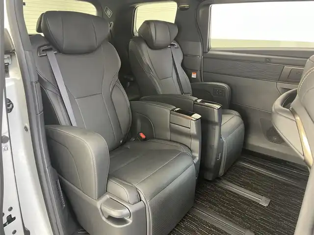 トヨタ アルファードハイブリット Z 愛知県 2024(令6)年 0.6万km プラチナホワイトパールマイカ 純正１４型DA　ムーンルーフ　HDMI　黒革　BSM　全方位カメラ　パーキングアシスト　追従クルコン　フルセグ　ETC２.0 ドラレコ　セーフティセンス　メモリーシート　パドルシフト　エアシート　禁煙　ステアリングヒーター　１５００W１００V充電　ワイヤレス充電　nanoe-X LEDオートライト　フォグランプ　純正フロアマット　USB　Bluetooth　コーナーセンサー　プッシュスタート　スマートキー　スペアタイヤ アドバンスドパーク