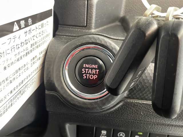 スズキ クロスビー HYBRID MZ 岐阜県 2023(令5)年 6.9万km タフカーキパールメタリック/ホワイト2トーン スズキシティブレーキサポート/レーンキープ/レーダークルーズコントロール/前席シートヒーター/アイドリングストップ/パドルシフト/コーナーセンサー/スマートキー/プッシュスタート/オートライト/LEDヘッドライト/オートマチックハイビーム/USBポート