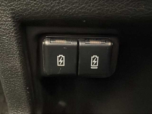 スズキ クロスビー HYBRID MZ 岐阜県 2023(令5)年 6.9万km タフカーキパールメタリック/ホワイト2トーン スズキシティブレーキサポート/レーンキープ/レーダークルーズコントロール/前席シートヒーター/アイドリングストップ/パドルシフト/コーナーセンサー/スマートキー/プッシュスタート/オートライト/LEDヘッドライト/オートマチックハイビーム/USBポート