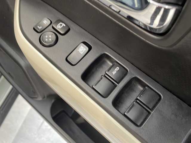 スズキ クロスビー HYBRID MZ 岐阜県 2023(令5)年 6.9万km タフカーキパールメタリック/ホワイト2トーン スズキシティブレーキサポート/レーンキープ/レーダークルーズコントロール/前席シートヒーター/アイドリングストップ/パドルシフト/コーナーセンサー/スマートキー/プッシュスタート/オートライト/LEDヘッドライト/オートマチックハイビーム/USBポート