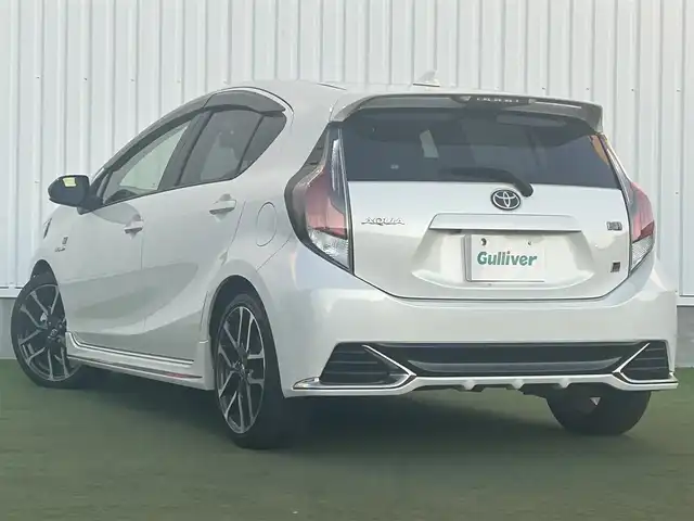 トヨタ アクア G GRスポーツ 17インチPKG 香川県 2019(令1)年 6.7万km ホワイトパールクリスタルシャイン 純正9型SDナビ【NSZT-Y68T】/（フルセグTV/Bluetooth/DVD/MSV）/バックカメラ/前後ドライブレコーダー【ZDR-015】/プリクラッシュセーフティ/レーンディパーチャーアラート/オートマチックハイビーム/先行車発進アラート/ハーフレザーシート/革巻きステアリング/ステアリングスイッチ/オートライト/LEDヘッドライト/LEDフォグライト/純正ビルトインETC/純正17インチアルミホイール/純正フロアマット/センターコンソール/ドアバイザー/ウィンカー付電動格納ミラー/ISOFIX