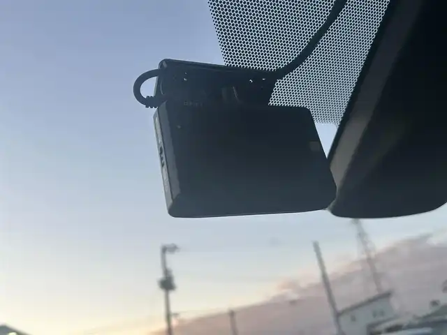 トヨタ アクア G GRスポーツ 17インチPKG 香川県 2019(令1)年 6.7万km ホワイトパールクリスタルシャイン 純正9型SDナビ【NSZT-Y68T】/（フルセグTV/Bluetooth/DVD/MSV）/バックカメラ/前後ドライブレコーダー【ZDR-015】/プリクラッシュセーフティ/レーンディパーチャーアラート/オートマチックハイビーム/先行車発進アラート/ハーフレザーシート/革巻きステアリング/ステアリングスイッチ/オートライト/LEDヘッドライト/LEDフォグライト/純正ビルトインETC/純正17インチアルミホイール/純正フロアマット/センターコンソール/ドアバイザー/ウィンカー付電動格納ミラー/ISOFIX