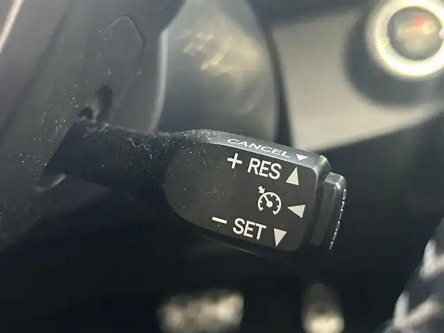 トヨタ アクア G GRスポーツ 17インチPKG 香川県 2019(令1)年 6.7万km ホワイトパールクリスタルシャイン 純正9型SDナビ【NSZT-Y68T】/（フルセグTV/Bluetooth/DVD/MSV）/バックカメラ/前後ドライブレコーダー【ZDR-015】/プリクラッシュセーフティ/レーンディパーチャーアラート/オートマチックハイビーム/先行車発進アラート/ハーフレザーシート/革巻きステアリング/ステアリングスイッチ/オートライト/LEDヘッドライト/LEDフォグライト/純正ビルトインETC/純正17インチアルミホイール/純正フロアマット/センターコンソール/ドアバイザー/ウィンカー付電動格納ミラー/ISOFIX