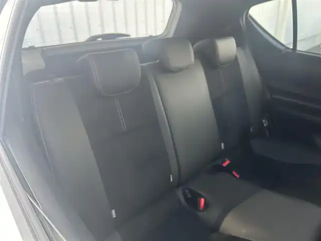 トヨタ アクア G GRスポーツ 17インチPKG 香川県 2019(令1)年 6.7万km ホワイトパールクリスタルシャイン 純正9型SDナビ【NSZT-Y68T】/（フルセグTV/Bluetooth/DVD/MSV）/バックカメラ/前後ドライブレコーダー【ZDR-015】/プリクラッシュセーフティ/レーンディパーチャーアラート/オートマチックハイビーム/先行車発進アラート/ハーフレザーシート/革巻きステアリング/ステアリングスイッチ/オートライト/LEDヘッドライト/LEDフォグライト/純正ビルトインETC/純正17インチアルミホイール/純正フロアマット/センターコンソール/ドアバイザー/ウィンカー付電動格納ミラー/ISOFIX