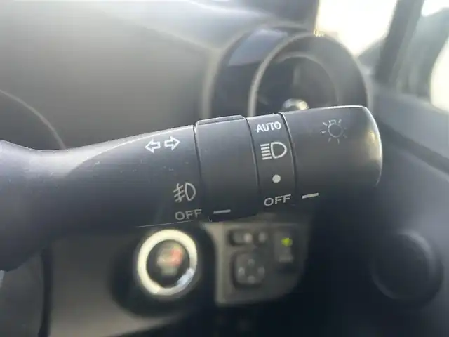 トヨタ アクア G GRスポーツ 17インチPKG 香川県 2019(令1)年 6.7万km ホワイトパールクリスタルシャイン 純正9型SDナビ【NSZT-Y68T】/（フルセグTV/Bluetooth/DVD/MSV）/バックカメラ/前後ドライブレコーダー【ZDR-015】/プリクラッシュセーフティ/レーンディパーチャーアラート/オートマチックハイビーム/先行車発進アラート/ハーフレザーシート/革巻きステアリング/ステアリングスイッチ/オートライト/LEDヘッドライト/LEDフォグライト/純正ビルトインETC/純正17インチアルミホイール/純正フロアマット/センターコンソール/ドアバイザー/ウィンカー付電動格納ミラー/ISOFIX