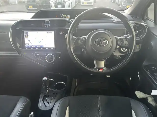 トヨタ アクア G GRスポーツ 17インチPKG 香川県 2019(令1)年 6.7万km ホワイトパールクリスタルシャイン 純正9型SDナビ【NSZT-Y68T】/（フルセグTV/Bluetooth/DVD/MSV）/バックカメラ/前後ドライブレコーダー【ZDR-015】/プリクラッシュセーフティ/レーンディパーチャーアラート/オートマチックハイビーム/先行車発進アラート/ハーフレザーシート/革巻きステアリング/ステアリングスイッチ/オートライト/LEDヘッドライト/LEDフォグライト/純正ビルトインETC/純正17インチアルミホイール/純正フロアマット/センターコンソール/ドアバイザー/ウィンカー付電動格納ミラー/ISOFIX