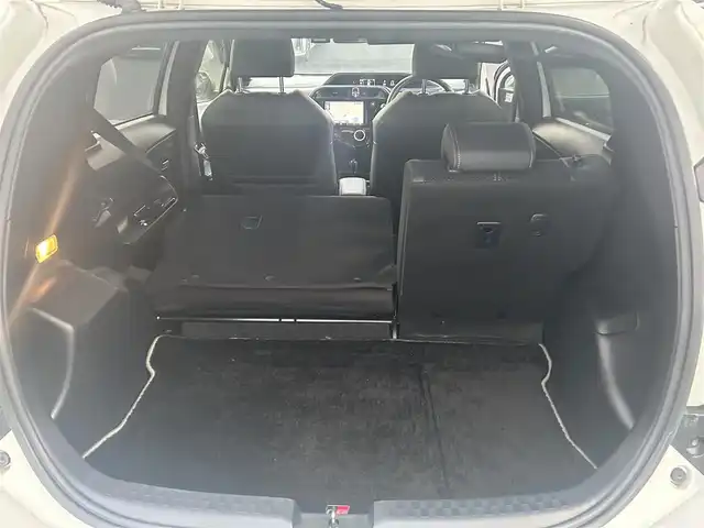 トヨタ アクア G GRスポーツ 17インチPKG 香川県 2019(令1)年 6.7万km ホワイトパールクリスタルシャイン 純正9型SDナビ【NSZT-Y68T】/（フルセグTV/Bluetooth/DVD/MSV）/バックカメラ/前後ドライブレコーダー【ZDR-015】/プリクラッシュセーフティ/レーンディパーチャーアラート/オートマチックハイビーム/先行車発進アラート/ハーフレザーシート/革巻きステアリング/ステアリングスイッチ/オートライト/LEDヘッドライト/LEDフォグライト/純正ビルトインETC/純正17インチアルミホイール/純正フロアマット/センターコンソール/ドアバイザー/ウィンカー付電動格納ミラー/ISOFIX