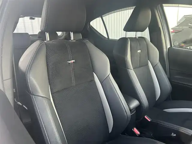 トヨタ アクア G GRスポーツ 17インチPKG 香川県 2019(令1)年 6.7万km ホワイトパールクリスタルシャイン 純正9型SDナビ【NSZT-Y68T】/（フルセグTV/Bluetooth/DVD/MSV）/バックカメラ/前後ドライブレコーダー【ZDR-015】/プリクラッシュセーフティ/レーンディパーチャーアラート/オートマチックハイビーム/先行車発進アラート/ハーフレザーシート/革巻きステアリング/ステアリングスイッチ/オートライト/LEDヘッドライト/LEDフォグライト/純正ビルトインETC/純正17インチアルミホイール/純正フロアマット/センターコンソール/ドアバイザー/ウィンカー付電動格納ミラー/ISOFIX