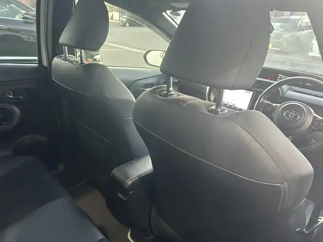 トヨタ アクア G GRスポーツ 17インチPKG 香川県 2019(令1)年 6.7万km ホワイトパールクリスタルシャイン 純正9型SDナビ【NSZT-Y68T】/（フルセグTV/Bluetooth/DVD/MSV）/バックカメラ/前後ドライブレコーダー【ZDR-015】/プリクラッシュセーフティ/レーンディパーチャーアラート/オートマチックハイビーム/先行車発進アラート/ハーフレザーシート/革巻きステアリング/ステアリングスイッチ/オートライト/LEDヘッドライト/LEDフォグライト/純正ビルトインETC/純正17インチアルミホイール/純正フロアマット/センターコンソール/ドアバイザー/ウィンカー付電動格納ミラー/ISOFIX