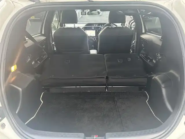 トヨタ アクア G GRスポーツ 17インチPKG 香川県 2019(令1)年 6.7万km ホワイトパールクリスタルシャイン 純正9型SDナビ【NSZT-Y68T】/（フルセグTV/Bluetooth/DVD/MSV）/バックカメラ/前後ドライブレコーダー【ZDR-015】/プリクラッシュセーフティ/レーンディパーチャーアラート/オートマチックハイビーム/先行車発進アラート/ハーフレザーシート/革巻きステアリング/ステアリングスイッチ/オートライト/LEDヘッドライト/LEDフォグライト/純正ビルトインETC/純正17インチアルミホイール/純正フロアマット/センターコンソール/ドアバイザー/ウィンカー付電動格納ミラー/ISOFIX