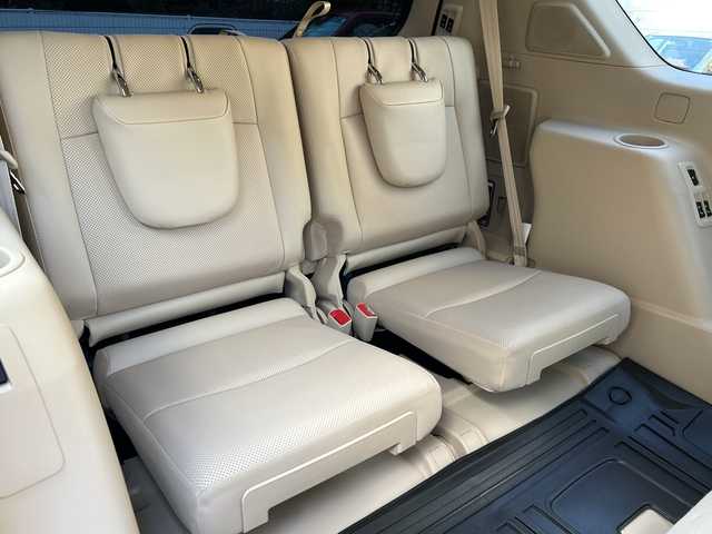 トヨタ ランドクルーザー プラド TX Lパッケージ マットブラED 埼玉県 2024(令6)年 2.6万km ホワイトパールクリスタルシャイン 登録時25540km/ワンオーナー/サンルーフ/4WD/純正ナビ/フルセグ/BT/USB/Miracast/アラウンドビューモニター/衝突被害軽減ブレーキ/レーンキープアシスト/BSM/レーザークルーズコントロール/コーナーセンサー/レザーシート/パワーシート（D＋N席）/シートヒーター/エアシート（D＋N席）/革巻きハンドル/ステアリングリモコン/ビルトインETC2.0/ドライブレコーダー（HDR002）/セカンドスタートモード/横滑り防止装置/プッシュスタート/オートライト/オートマチックハイビーム/電動格納ミラー/ウィンカーミラー/フロアマット/LEDヘッドライト/フォグランプ/純正18インチアルミホイール/スマートキー×2/保証書/取扱説明書/ナビ取扱説明書