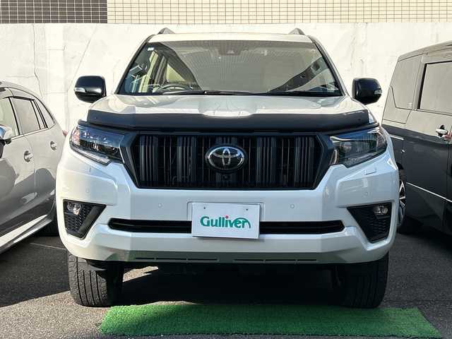 トヨタ ランドクルーザー プラド TX Lパッケージ マットブラED 埼玉県 2024(令6)年 2.6万km ホワイトパールクリスタルシャイン 登録時25540km/ワンオーナー/サンルーフ/4WD/純正ナビ/フルセグ/BT/USB/Miracast/アラウンドビューモニター/衝突被害軽減ブレーキ/レーンキープアシスト/BSM/レーザークルーズコントロール/コーナーセンサー/レザーシート/パワーシート（D＋N席）/シートヒーター/エアシート（D＋N席）/革巻きハンドル/ステアリングリモコン/ビルトインETC2.0/ドライブレコーダー（HDR002）/セカンドスタートモード/横滑り防止装置/プッシュスタート/オートライト/オートマチックハイビーム/電動格納ミラー/ウィンカーミラー/フロアマット/LEDヘッドライト/フォグランプ/純正18インチアルミホイール/スマートキー×2/保証書/取扱説明書/ナビ取扱説明書