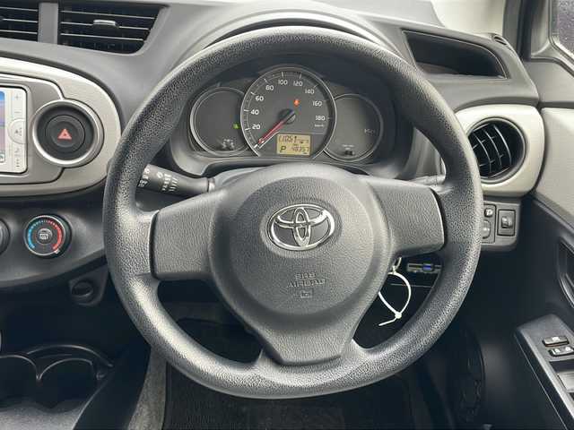 トヨタ ヴィッツ F 福島県 2013(平25)年 4.9万km ブラックマイカ 4WD 寒冷地仕様 純正ナビ フルセグTV Bluetooth CD再生 ETC 社外アルミホイール ワイパーデアイサー フォグランプ ドアバイザー フロアマット 電動格納ミラー リモコンキー