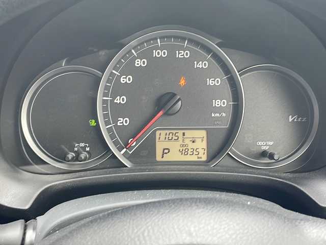 トヨタ ヴィッツ F 福島県 2013(平25)年 4.9万km ブラックマイカ 4WD 寒冷地仕様 純正ナビ フルセグTV Bluetooth CD再生 ETC 社外アルミホイール ワイパーデアイサー フォグランプ ドアバイザー フロアマット 電動格納ミラー リモコンキー