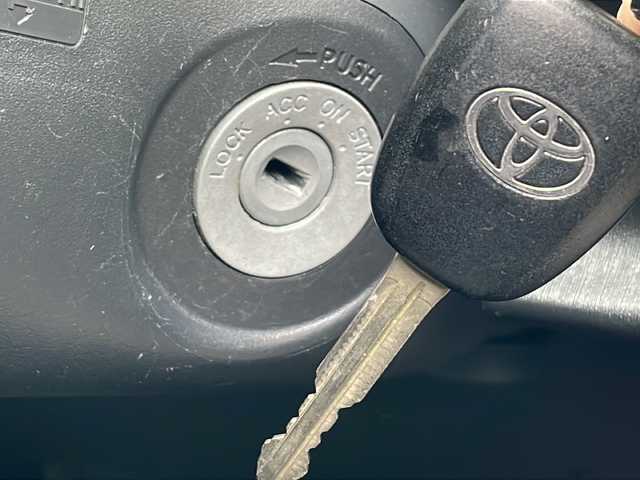 トヨタ ヴィッツ F 福島県 2013(平25)年 4.9万km ブラックマイカ 4WD 寒冷地仕様 純正ナビ フルセグTV Bluetooth CD再生 ETC 社外アルミホイール ワイパーデアイサー フォグランプ ドアバイザー フロアマット 電動格納ミラー リモコンキー