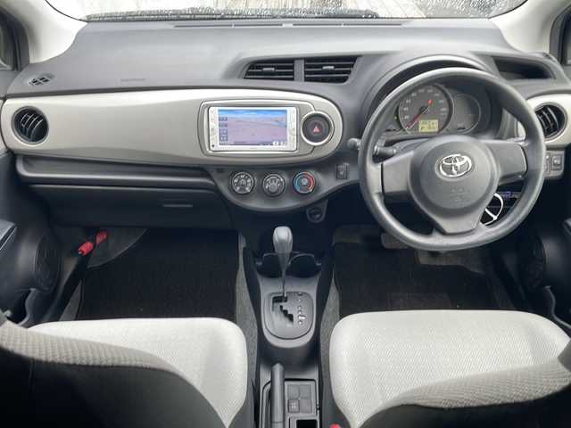 トヨタ ヴィッツ F 福島県 2013(平25)年 4.9万km ブラックマイカ 4WD 寒冷地仕様 純正ナビ フルセグTV Bluetooth CD再生 ETC 社外アルミホイール ワイパーデアイサー フォグランプ ドアバイザー フロアマット 電動格納ミラー リモコンキー