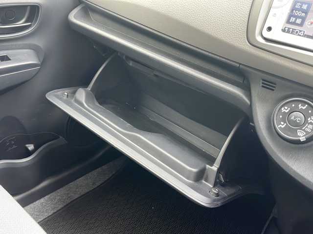 トヨタ ヴィッツ F 福島県 2013(平25)年 4.9万km ブラックマイカ 4WD 寒冷地仕様 純正ナビ フルセグTV Bluetooth CD再生 ETC 社外アルミホイール ワイパーデアイサー フォグランプ ドアバイザー フロアマット 電動格納ミラー リモコンキー