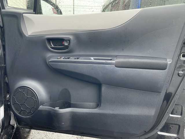 トヨタ ヴィッツ F 福島県 2013(平25)年 4.9万km ブラックマイカ 4WD 寒冷地仕様 純正ナビ フルセグTV Bluetooth CD再生 ETC 社外アルミホイール ワイパーデアイサー フォグランプ ドアバイザー フロアマット 電動格納ミラー リモコンキー