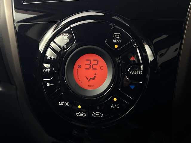 日産 ノート e－パワー メダリスト 愛知県 2017(平29)年 8.4万km スーパーブラック 禁煙車/ワンオーナー/寒冷地仕様/純正７インチナビ/（フルセグTV/Bluetooth/ＡＭ/ＦＭ）/バックカメラ/衝突軽減ブレーキ/レーンキープアシスト/ＥＴＣ/ドライブレコーダー/ハーフレザーシート/アイドリングストップ/純正１５インチアルミホイール/スマートキー/スペアキー1本/プッシュスタート/ＬＥＤヘッドライト/横滑り防止装置/オートエアコン/純正フロアマット