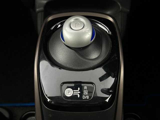 日産 ノート e－パワー メダリスト 愛知県 2017(平29)年 8.4万km スーパーブラック 禁煙車/ワンオーナー/寒冷地仕様/純正７インチナビ/（フルセグTV/Bluetooth/ＡＭ/ＦＭ）/バックカメラ/衝突軽減ブレーキ/レーンキープアシスト/ＥＴＣ/ドライブレコーダー/ハーフレザーシート/アイドリングストップ/純正１５インチアルミホイール/スマートキー/スペアキー1本/プッシュスタート/ＬＥＤヘッドライト/横滑り防止装置/オートエアコン/純正フロアマット