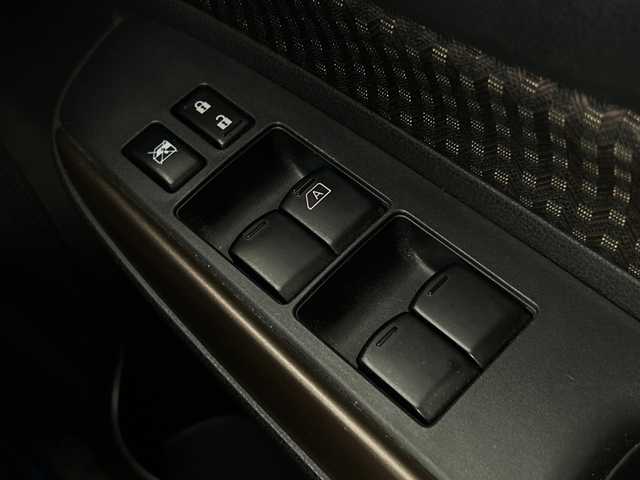 日産 ノート e－パワー メダリスト 愛知県 2017(平29)年 8.4万km スーパーブラック 禁煙車/ワンオーナー/寒冷地仕様/純正７インチナビ/（フルセグTV/Bluetooth/ＡＭ/ＦＭ）/バックカメラ/衝突軽減ブレーキ/レーンキープアシスト/ＥＴＣ/ドライブレコーダー/ハーフレザーシート/アイドリングストップ/純正１５インチアルミホイール/スマートキー/スペアキー1本/プッシュスタート/ＬＥＤヘッドライト/横滑り防止装置/オートエアコン/純正フロアマット