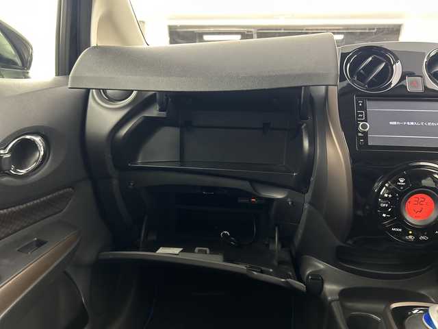 日産 ノート e－パワー メダリスト 愛知県 2017(平29)年 8.4万km スーパーブラック 禁煙車/ワンオーナー/寒冷地仕様/純正７インチナビ/（フルセグTV/Bluetooth/ＡＭ/ＦＭ）/バックカメラ/衝突軽減ブレーキ/レーンキープアシスト/ＥＴＣ/ドライブレコーダー/ハーフレザーシート/アイドリングストップ/純正１５インチアルミホイール/スマートキー/スペアキー1本/プッシュスタート/ＬＥＤヘッドライト/横滑り防止装置/オートエアコン/純正フロアマット