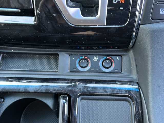 トヨタ アルファード S Cパッケージ 山口県 2020(令2)年 2.4万km ホワイトパールクリスタルシャイン 純正ディスプレイオーディオ/Bluetooth/ETC2.0/前後ドライブレコーダー/デジタルインナーミラー/フリップダウンモニター/バックカメラ/フルセグテレビ/純正アルミホイール18インチ/シートヒーター/シートベンチレーション/ハンドルヒーター/パワーシート(D席＋N席＋セカンドシート)/パワーイージーアクセスシステム／ポジションメモリー/オットマン/電動パーキングブレーキ/両側パワースライドドア/パワーバックドア/純正フロアマット/純正LEDヘッドライト/フォグランプ/Toyota Safety Sense/　・プリクラッシュセーフティ/　・レーントレーシングアシスト（LTA）/　・レーダークルーズコントロール/　・ロードサインアシスト（RSA）/　・オートマチックハイビーム（AHB）/　・インテリジェントクリアランスソナー /　・リヤクロストラフィックアラート（RCTA）/　・ブラインドスポットモニター（BSM）/ドアバイザー/電動格納ウィンカーミラー