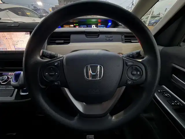 ホンダ フリード ハイブリット G ホンダセンシング 兵庫県 2016(平28)年 7.8万km ルナシルバーM hosi純正メモリナビ/両側パワースライドドア/バックカメラ/追従有クルーズコントロール/オートライト/フルセグTV/Bluetooth接続/ETC/LEDヘッドライト/純正ドアバイザー/純正フロアマット/CD/DVD/純正ミュージックサーバー/スイッチスタート