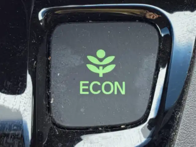 ホンダ フリード ハイブリット G ホンダセンシング 兵庫県 2016(平28)年 7.8万km ルナシルバーM hosi純正メモリナビ/両側パワースライドドア/バックカメラ/追従有クルーズコントロール/オートライト/フルセグTV/Bluetooth接続/ETC/LEDヘッドライト/純正ドアバイザー/純正フロアマット/CD/DVD/純正ミュージックサーバー/スイッチスタート