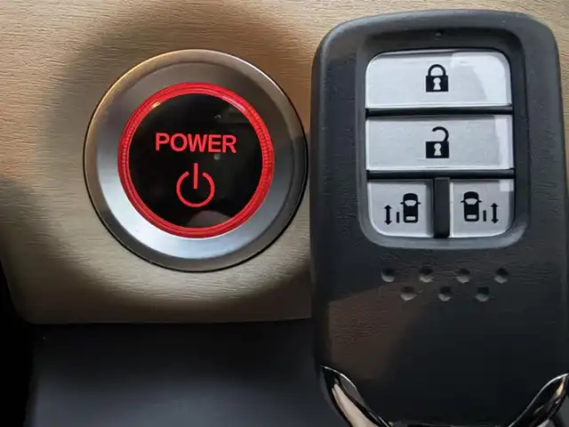 ホンダ フリード ハイブリット G ホンダセンシング 兵庫県 2016(平28)年 7.8万km ルナシルバーM hosi純正メモリナビ/両側パワースライドドア/バックカメラ/追従有クルーズコントロール/オートライト/フルセグTV/Bluetooth接続/ETC/LEDヘッドライト/純正ドアバイザー/純正フロアマット/CD/DVD/純正ミュージックサーバー/スイッチスタート