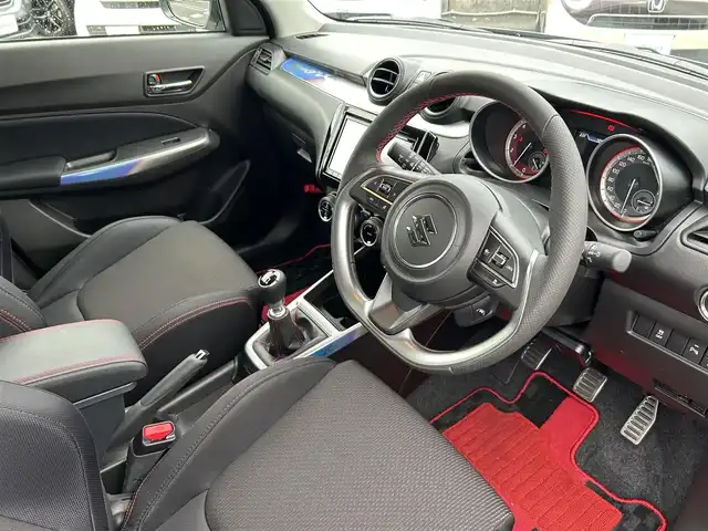 スズキ スイフト スポーツ ZC33S ファイナルED 長崎県 2025(令7)年 0.3万km プレミアムシルバーメタリック/ブラック2トーンルーフ ワンオーナー/純正SDナビ/・AM/FM/CD/DVD/BT/フルセグTV/全方位カメラ/ステアリングスイッチ/コーナーセンサー/LDA/BSM/衝突軽減ブレーキ/追従クルーズコントロール/D席シートヒーター/オートライト/電動格納ウィンカーミラー/前後ドライブレコーダー/フロアマット/ＥＴＣ/保証書/取扱説明書/スペアキー