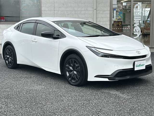 トヨタ プリウス X 埼玉県 2023(令5)年 0.3万km スーパーホワイトⅡ 禁煙車/ディスプレイオーディオ/ナビ付/フルセグTV/USB/BT/スマホ連動/トヨタセーフティセンス/レーダークルーズコントロール/BSM/クリアランスソナー/アクティブ操舵機能/前後ドライブレコーダー/ETC2.0/オートハイビーム/AC100V/電動サイドブレーキ/オートホールド/ドアバイザー/純正フロアマット/保証書