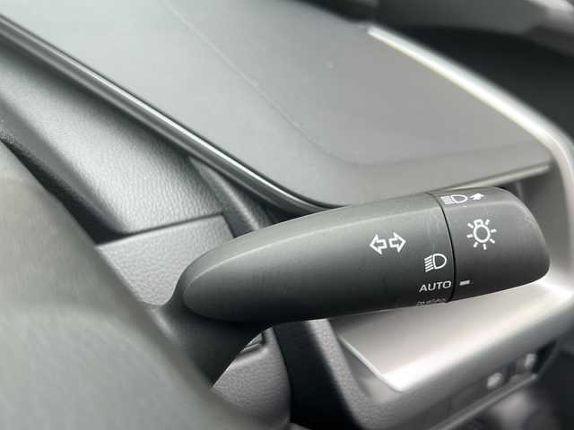 トヨタ プリウス X 埼玉県 2023(令5)年 0.3万km スーパーホワイトⅡ 禁煙車/ディスプレイオーディオ/ナビ付/フルセグTV/USB/BT/スマホ連動/トヨタセーフティセンス/レーダークルーズコントロール/BSM/クリアランスソナー/アクティブ操舵機能/前後ドライブレコーダー/ETC2.0/オートハイビーム/AC100V/電動サイドブレーキ/オートホールド/ドアバイザー/純正フロアマット/保証書