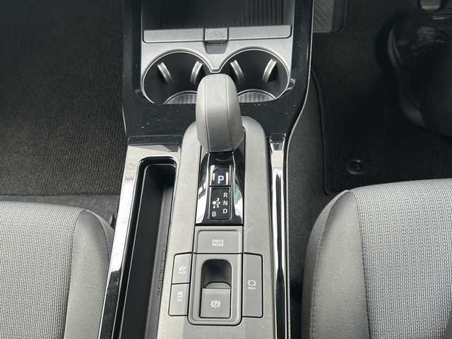 トヨタ プリウス X 埼玉県 2023(令5)年 0.3万km スーパーホワイトⅡ 禁煙車/ディスプレイオーディオ/ナビ付/フルセグTV/USB/BT/スマホ連動/トヨタセーフティセンス/レーダークルーズコントロール/BSM/クリアランスソナー/アクティブ操舵機能/前後ドライブレコーダー/ETC2.0/オートハイビーム/AC100V/電動サイドブレーキ/オートホールド/ドアバイザー/純正フロアマット/保証書