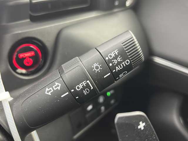 ホンダ ヴェゼル ハイブリッド e:HEV Z 岐阜県 2021(令3)年 2.4万km プレミアムサンライトホワイトパール ホンダコネクトディスプレイオーディオ/　(ナビ/フルセグTV/AM/FM/Bluetooth)/ホンダセンシング/・シティブレーキサポート/・ブラインドスポットモニター/・レーンキープアシスト/・前後踏み間違い衝突軽減システム/マルチビューカメラ/コーナーセンサー/パワーバックドア/LEDヘッドライト/シーケンシャルウィンカー/ETC2.0/ドライブレコーダー前後/置くだけ充電/純正フロアマット/ハーフレザーシート/シートヒーター/ハンドルヒーター/純正アルミホイール/ドアバイザー